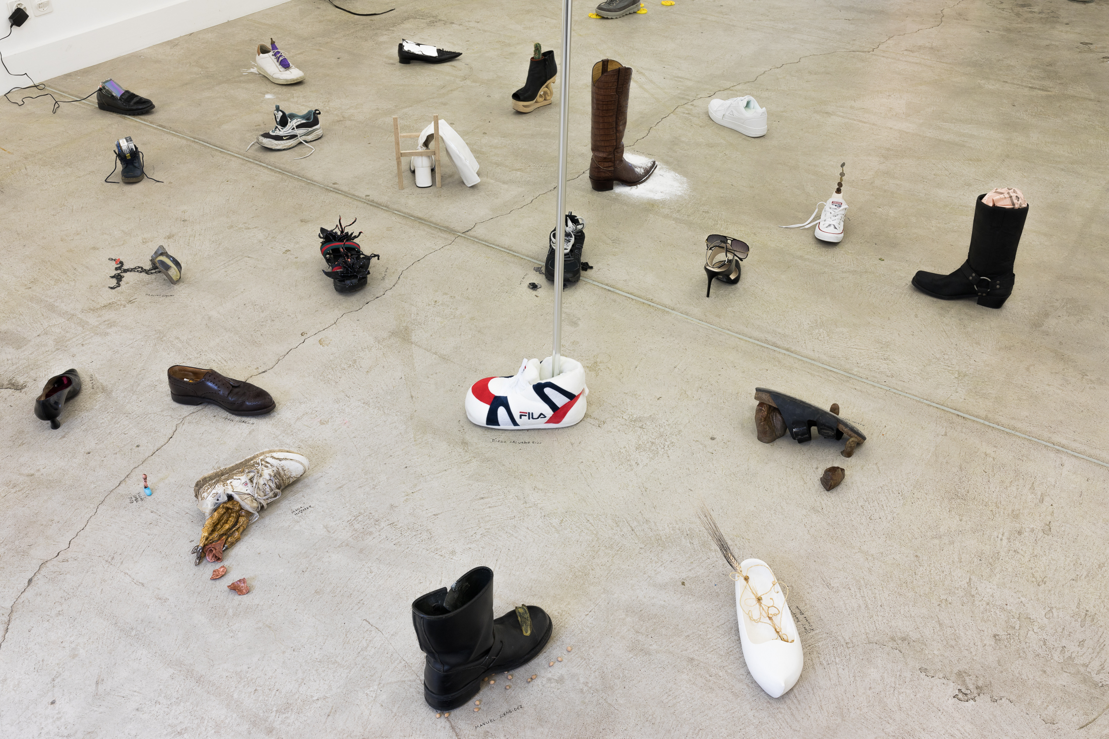 2021 09 Real Life Shoes, Atelierhaus Klingental, Basel — 06 Installation View Classic — Jeronim Horvat